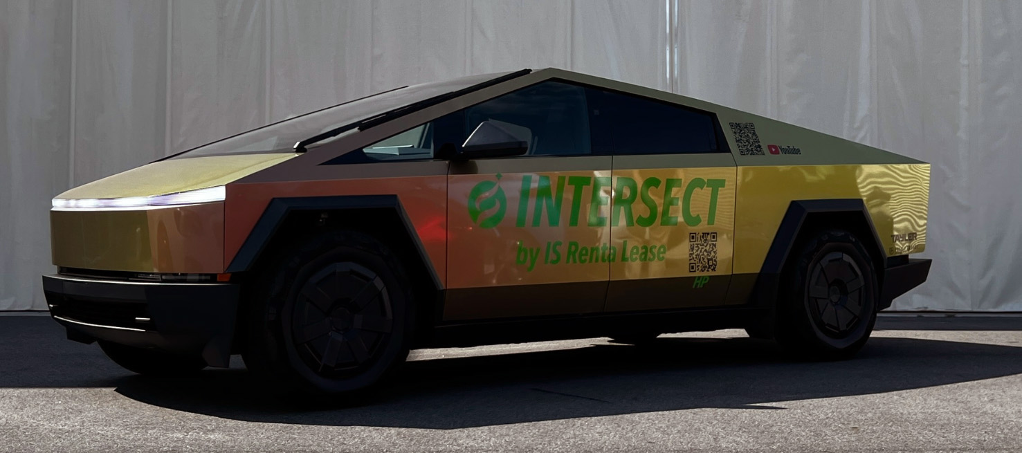 Tesla Cybertruck 特別展示